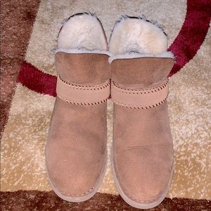 UGGS